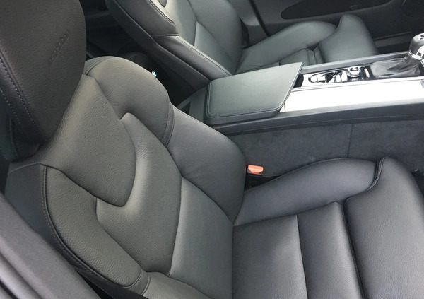 Volvo XC 60 cena 169900 przebieg: 54350, rok produkcji 2018 z Gdańsk małe 211